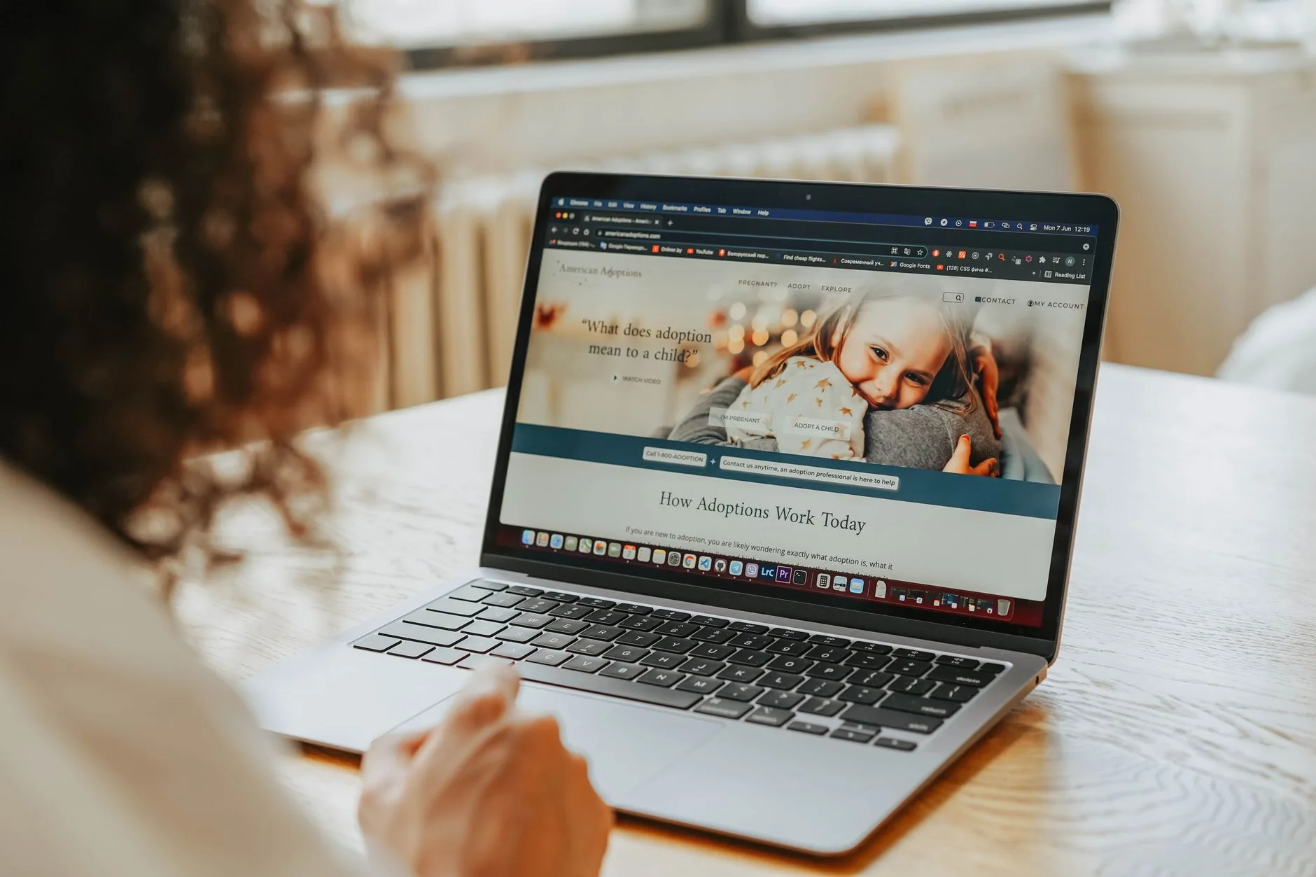 Photo by olia danilevich on Pexels | Website Bisnis Banyak Pengunjung illustration